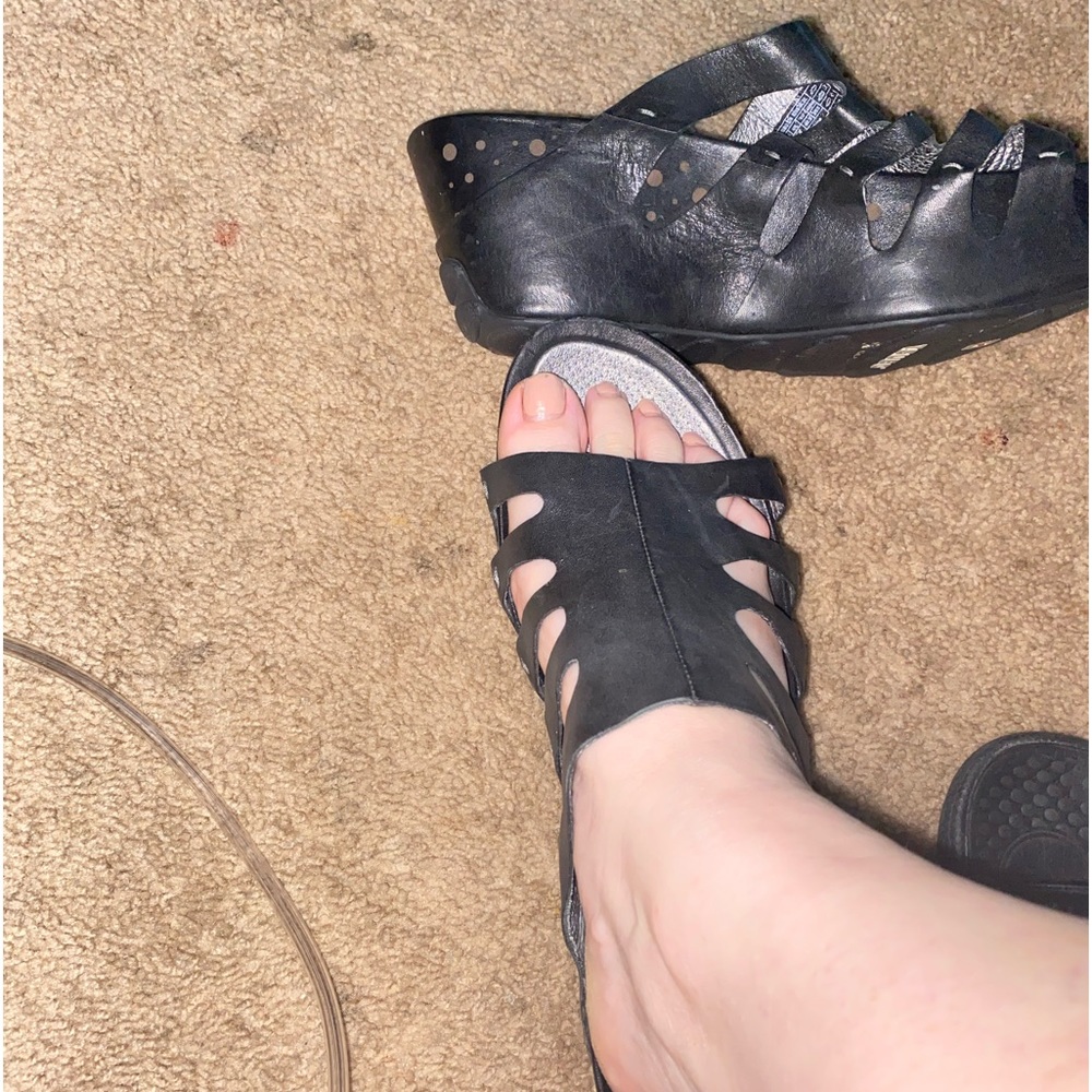 TSUBO Black Sirona Platform Slip-On Wedge  size 9